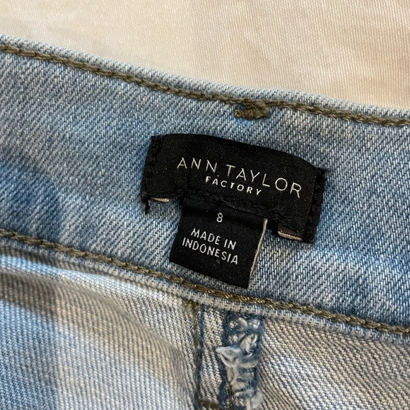 Ann Taylor Flare Jeans Size 8 - Picture 3 of 4